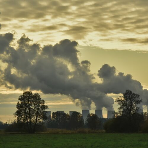 Wpływ przemysłu na zmiany klimatyczne: strategie redukcji emisji i adaptacji